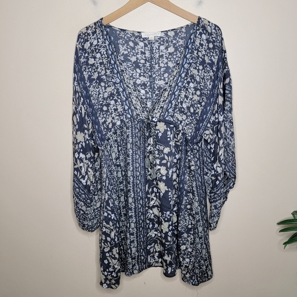 Lovestitch | Gray Floral V-neck 3/4 Sleeve Relaxed Tie Front Tunic Size Small - Picture 1 of 8